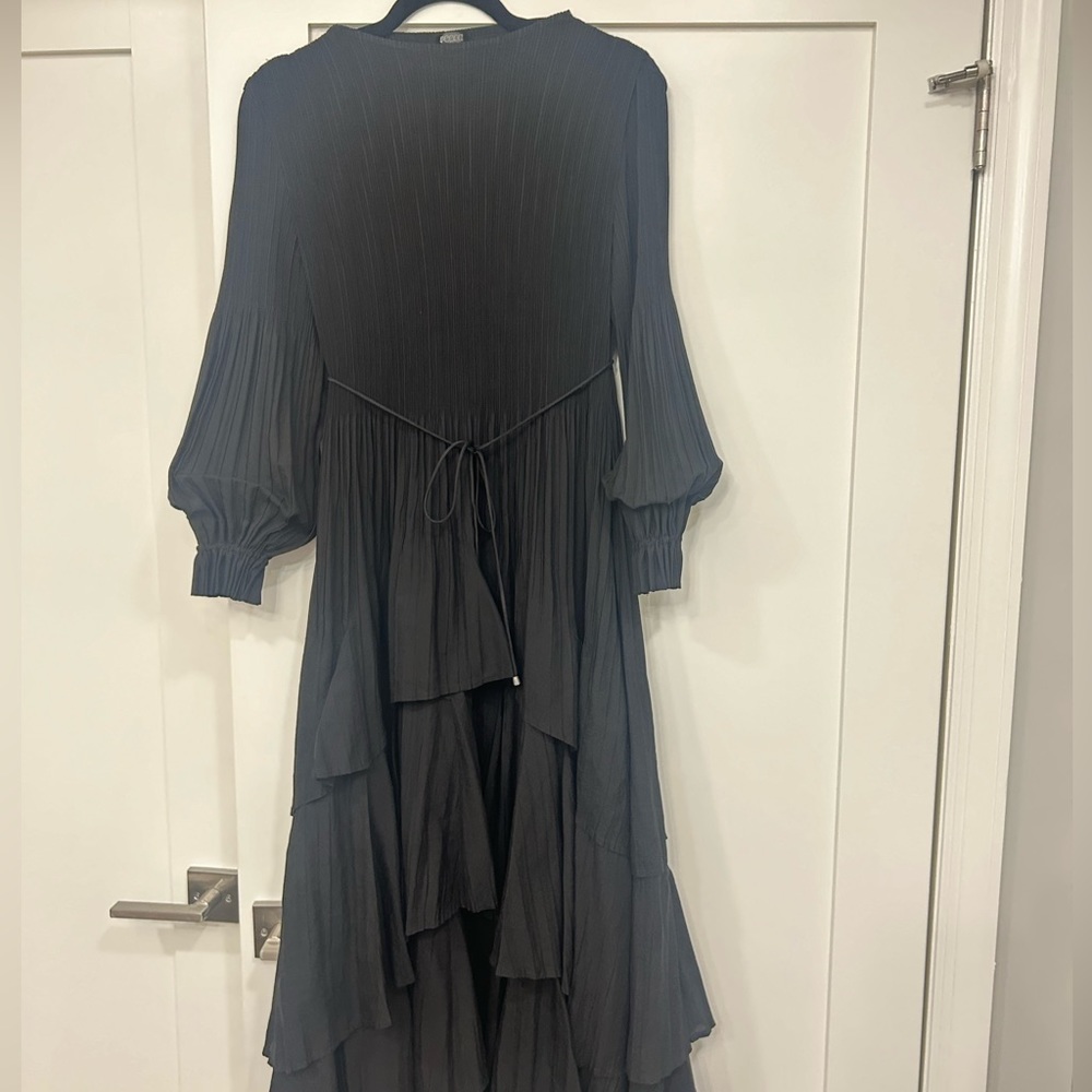 Womems black accordian layered midi dress with belt